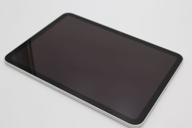 Apple iPad 10.9-Inch 10th Generation 64GB SILVER A2696