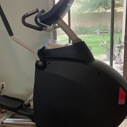 Elliptical Machine with Polar Heart Rate Monitor 