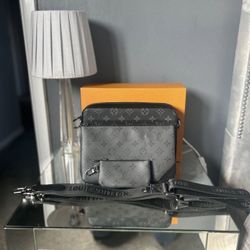 Louis Vuitton Authentic Trio Messenger Bag