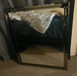 espejo grueso 37"L x 31"w