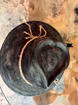 Back to Black 🖤 custom heart shape top ladies hat size 7- 7 1/8