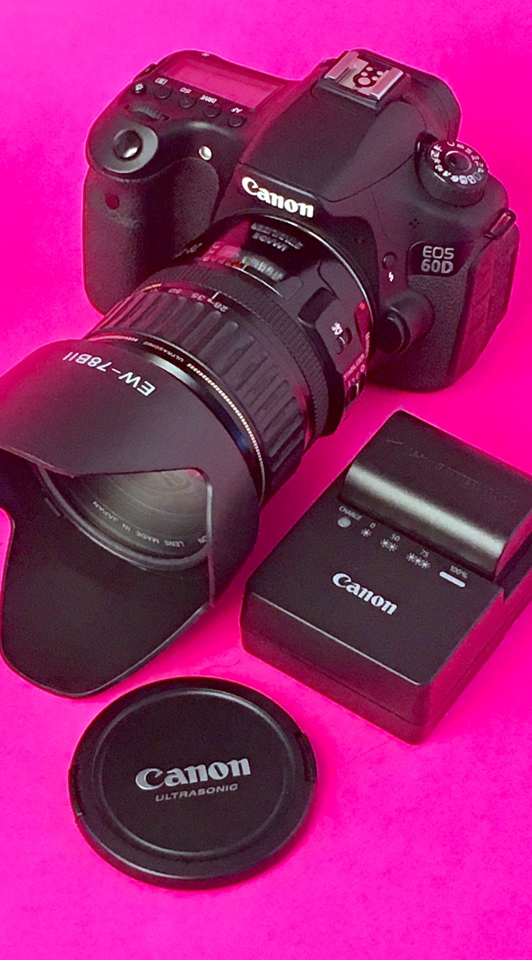 Canon EOS 60D DSLR w 28-135mm EF Canon Macro Lens - MINT