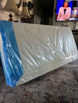 Twin size mattress boxpring.