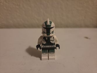 Lego star wars p1 commander gree minifig good condition. $25 or best offer!