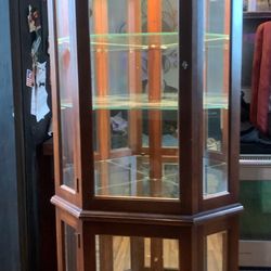 Nice Carrio cabinet, glass shelves, LED lights