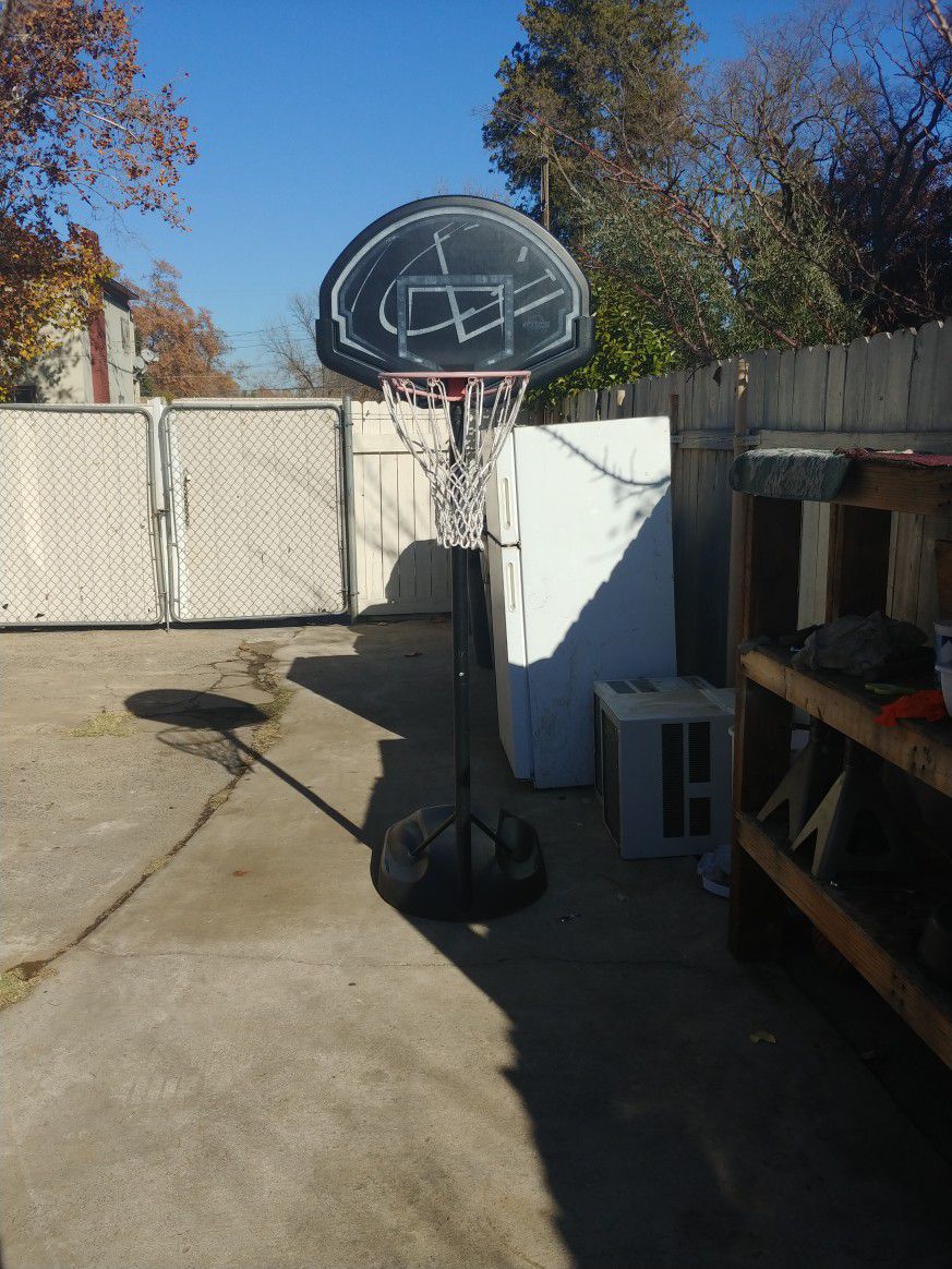 Basketball Hoop/Court!!! Great Condition!!!