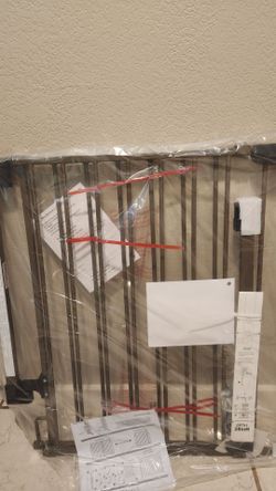 Cumbor Baby & Pet Gate 29.2"–43" – Wall Mounted – Auto Close – NEW