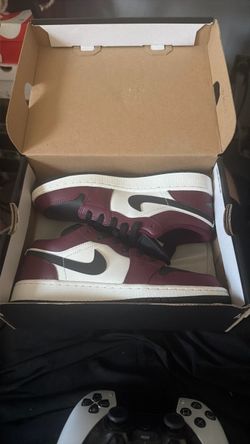 Jordan 1 low beetroot