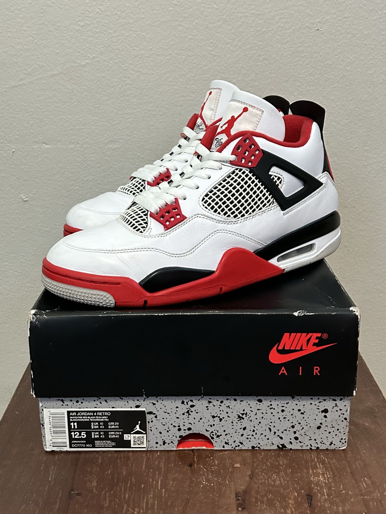 Jordan 4 Fire Red Size 11