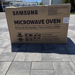 New In The Box 30 Inch Samsung Microwave 