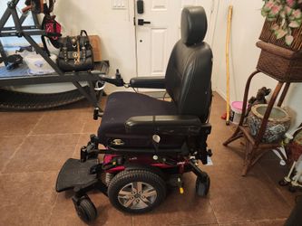 Quantum Edge 2.0 Power Wheelchair with Lift