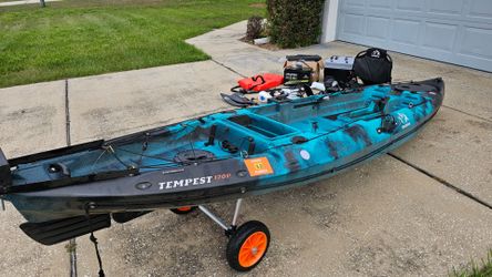 HooDoo Pedel kayak with optional trolling motor like new