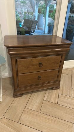 Night stand