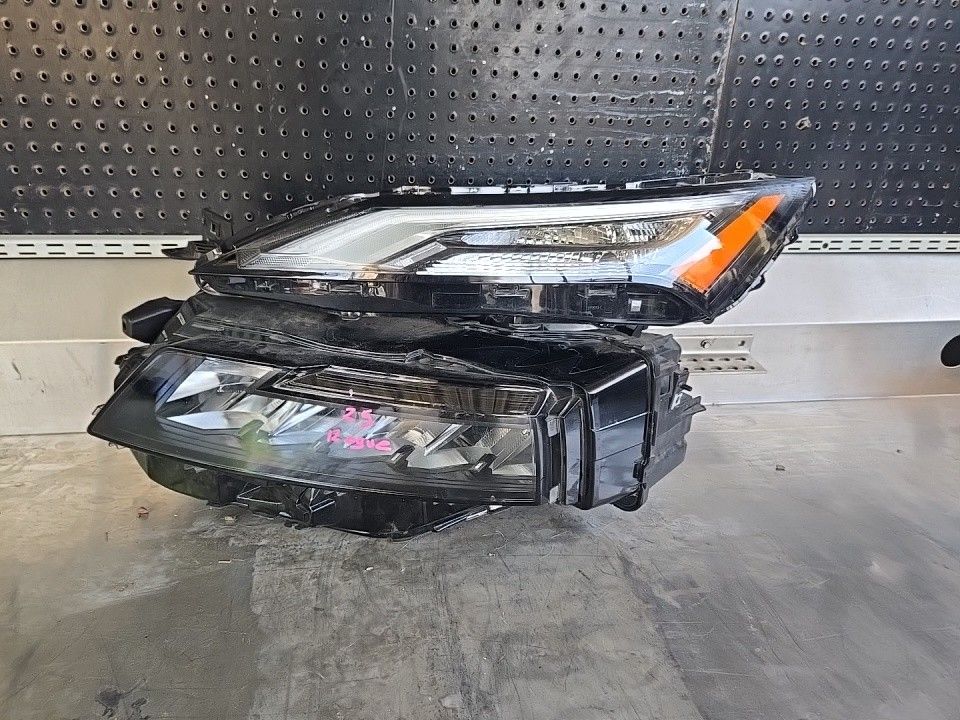 2021/24 ROGUE HEADLIGHT