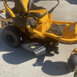 CUB CADET Ultima ZT1. 42 Zero Turn