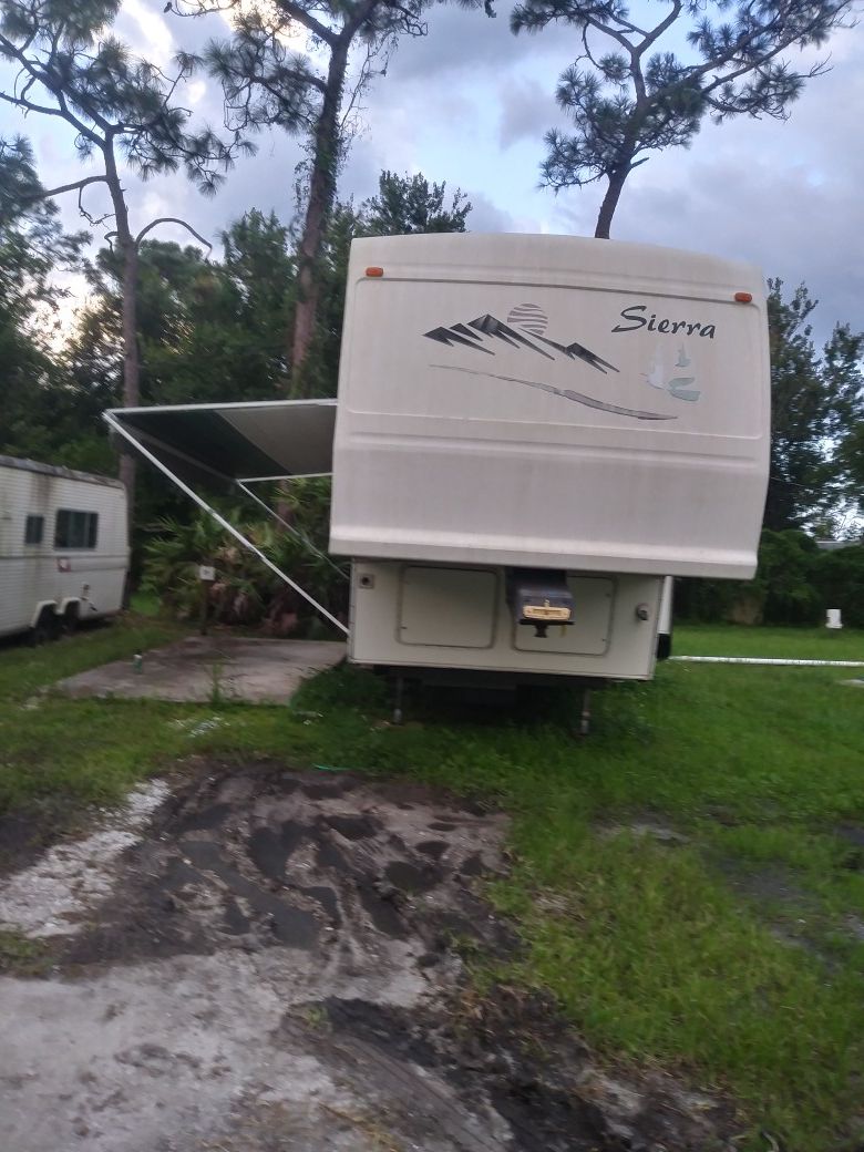 2001 sierra 5th wheel camper