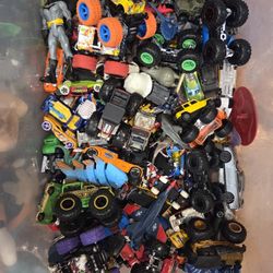 Huge Toy Lot Hot Wheels Dinosaurs Marvel And More Plastic Container Included 