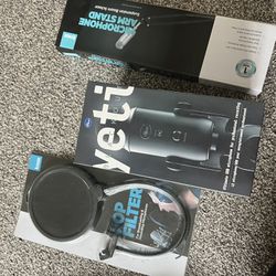 BLUE Microphones Yeti Blackout USB Microphone Bundle with Knox