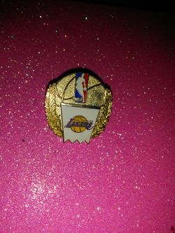 Lakers pin