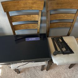 Polaroid 32” LED TV with Wall Mount HDMI