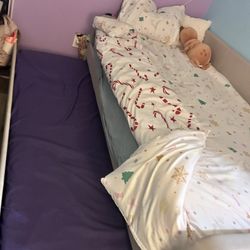 Twin size Grey upholstered Daybed with trundle