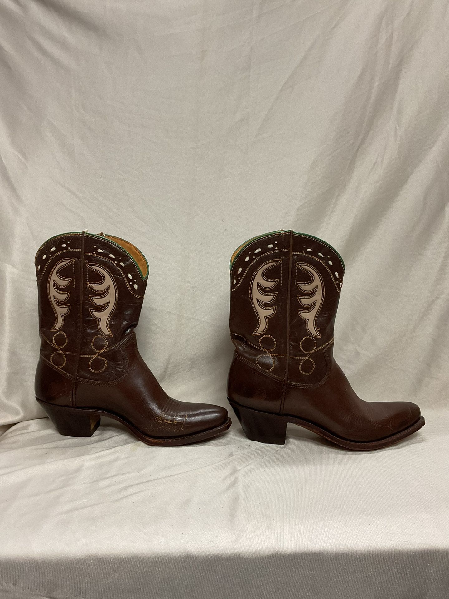Size 8 Brown Leather Acme Cowboy Boots. Needs Repair. 