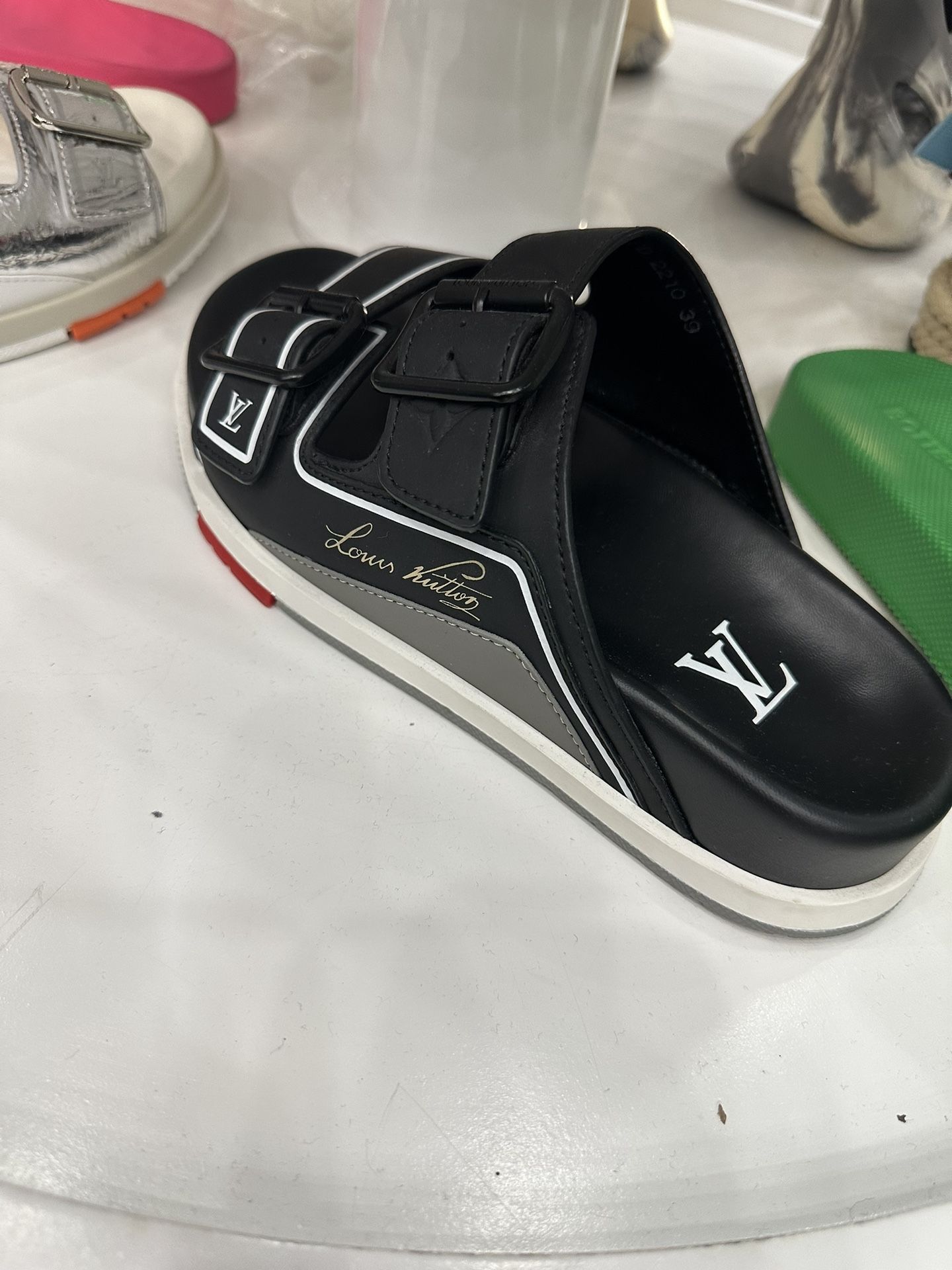 Lady Louis Vuitton Slides for Sale in Bronx, NY - OfferUp