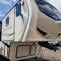 2019 Montana.40ft luxury 5th wheel trailer king bed 5slides delivered