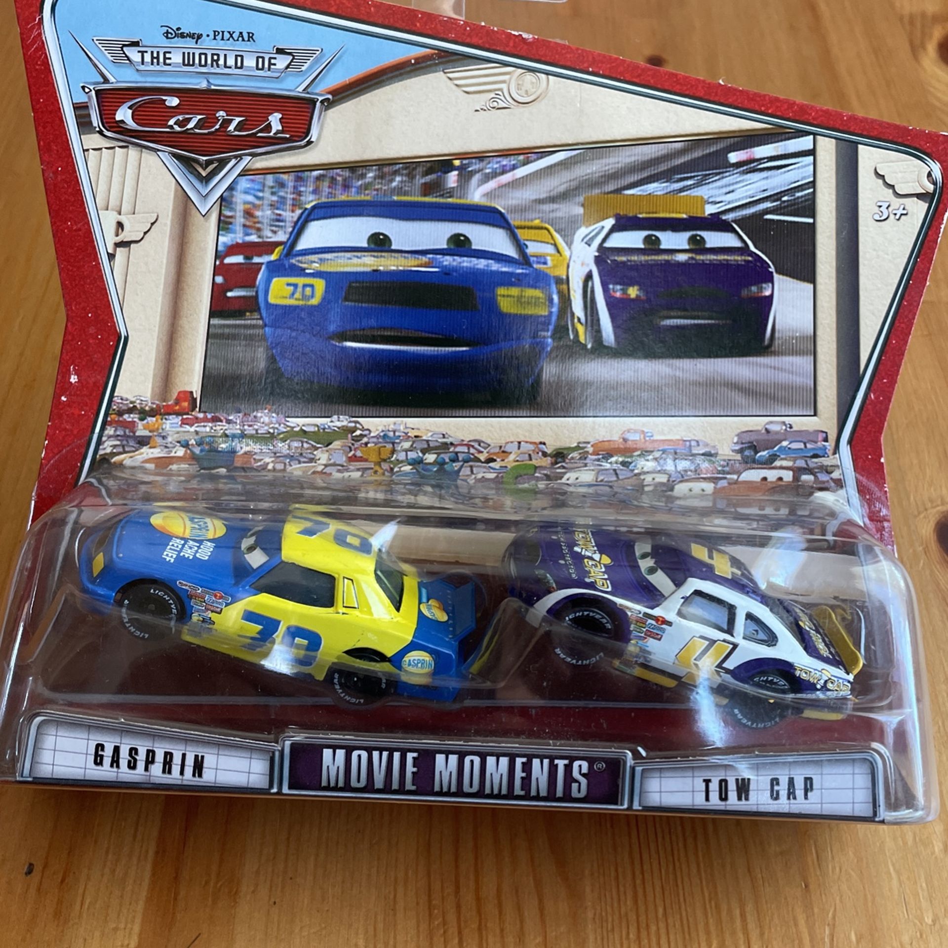 Disney Pixar Cars, Gasprin And Towcap