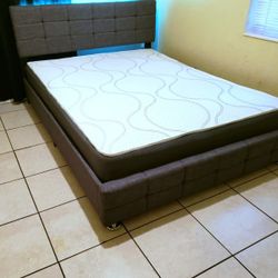 NEW QUEEN-SIZE MATTRESS AND BOX SPRING 🆕️