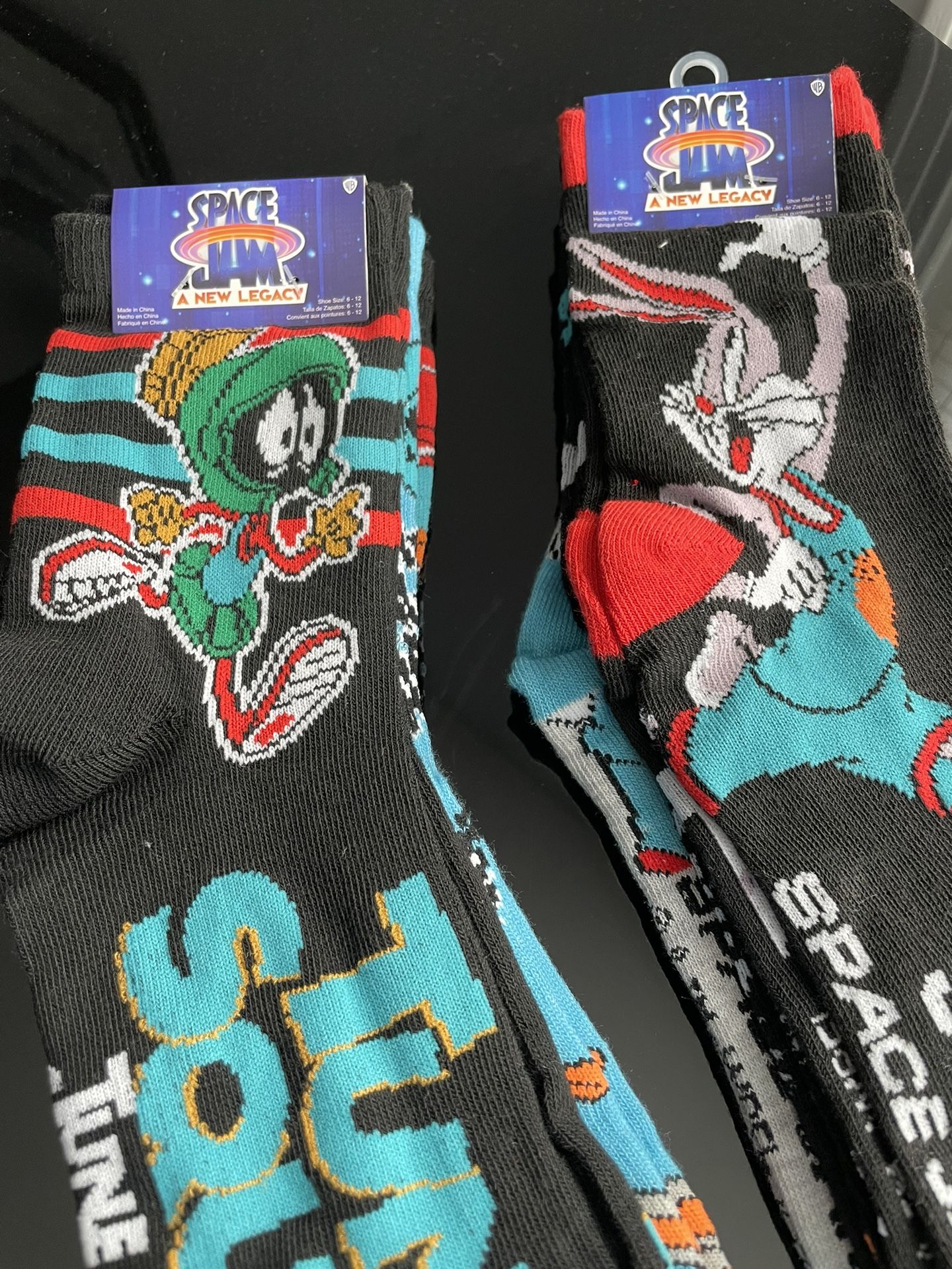 BUGS BUNNY MARVIN the MARTIAN DAFFY DUCK SYLVESTER TASMANIAN DEVIL LOONY TOONS SOCKS