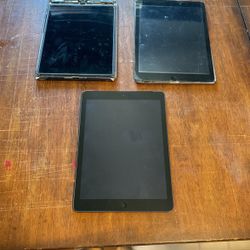 iPads 1 Works The Other 2 For Parts Model A 1475 