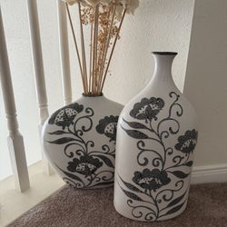 2 Beautiful vases $35