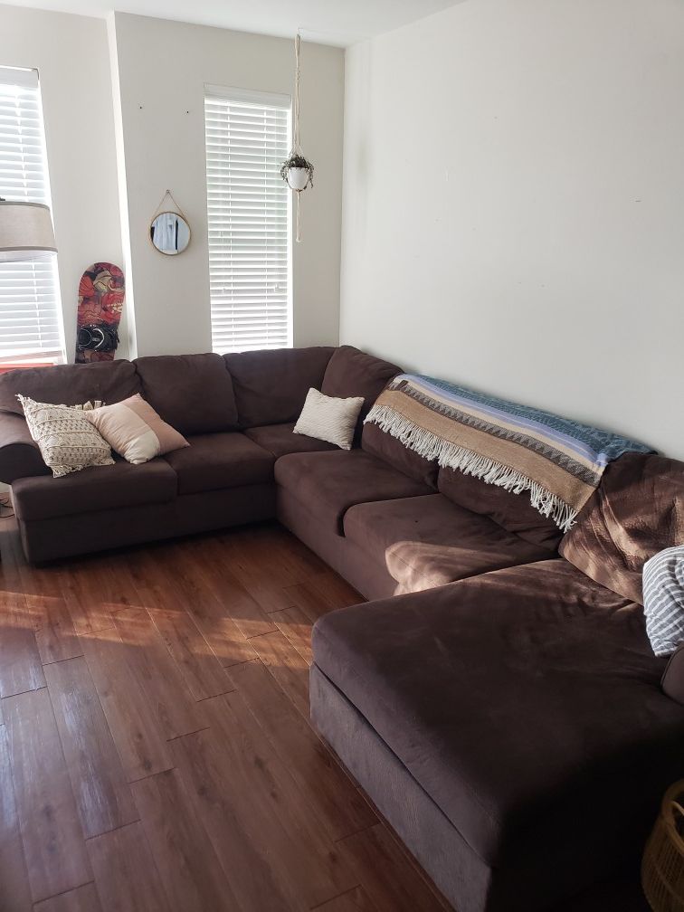 Large, 3-piece sectional couch