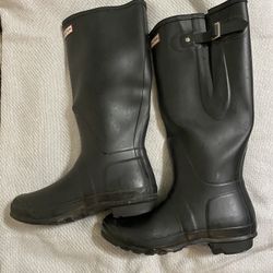Hunter Black Boots Women’s Size 8. Like New Wore 1 Time 