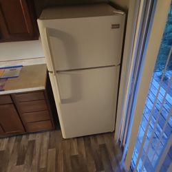 Frigidaire Refrigerator 