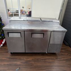 Restaurant Kitchen Refrigerator. Working. Just Needs Cold Air To Be Recharged