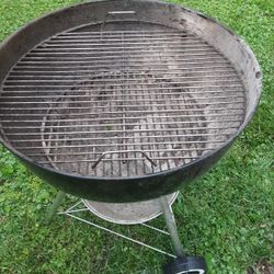 Like New weber Kettle Grill 22"