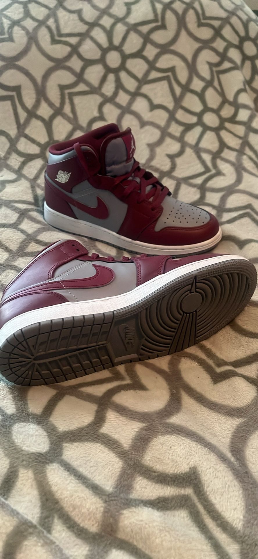 Air Jordan 1 Mid 7y