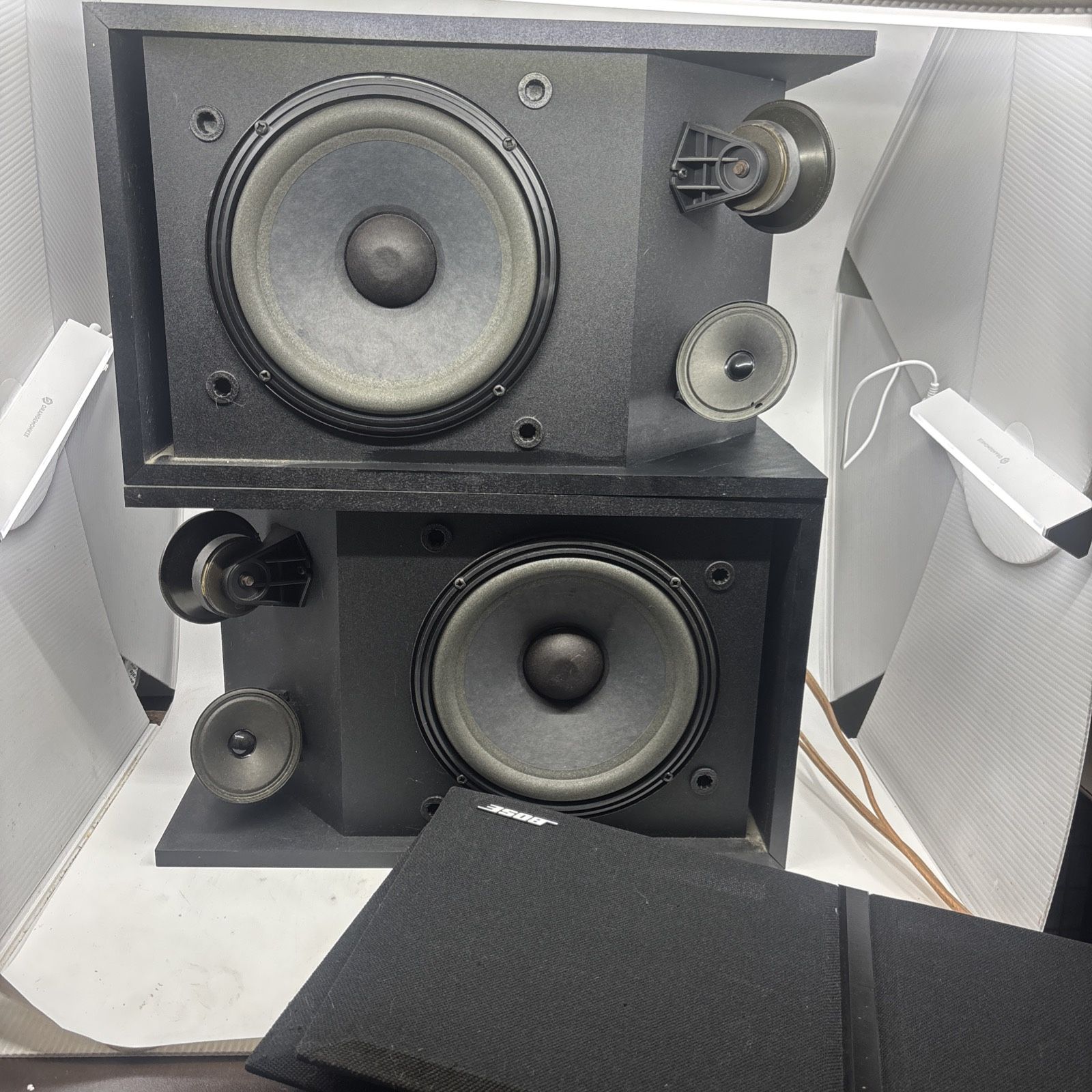 Pair Bose 301 Series III Direct/Reflecting Bookshelf Speakers WORKS SEE DESC