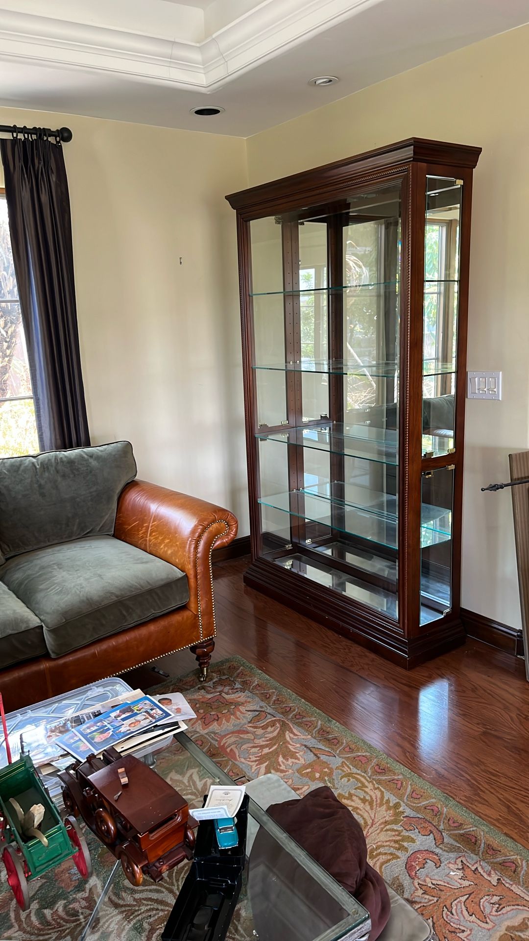 Curio/china/display Cabinet - Beautiful!
