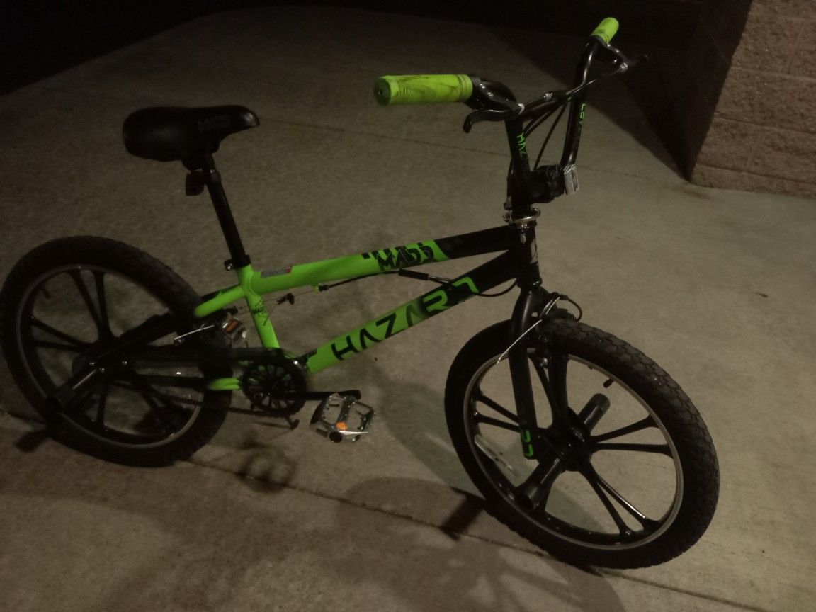 Hazard Madd Gear Mag Wheels BMX Bike 20" w/ Front and Rear Pegs