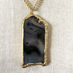 Gold Tone Agate  pendant necklace
