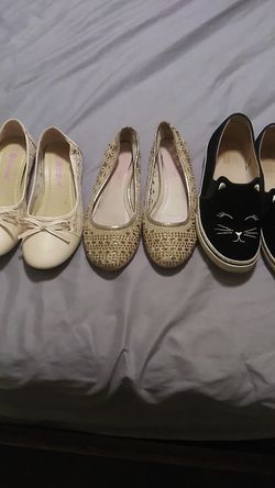 Girl shows sizes 5...6...& 6.5