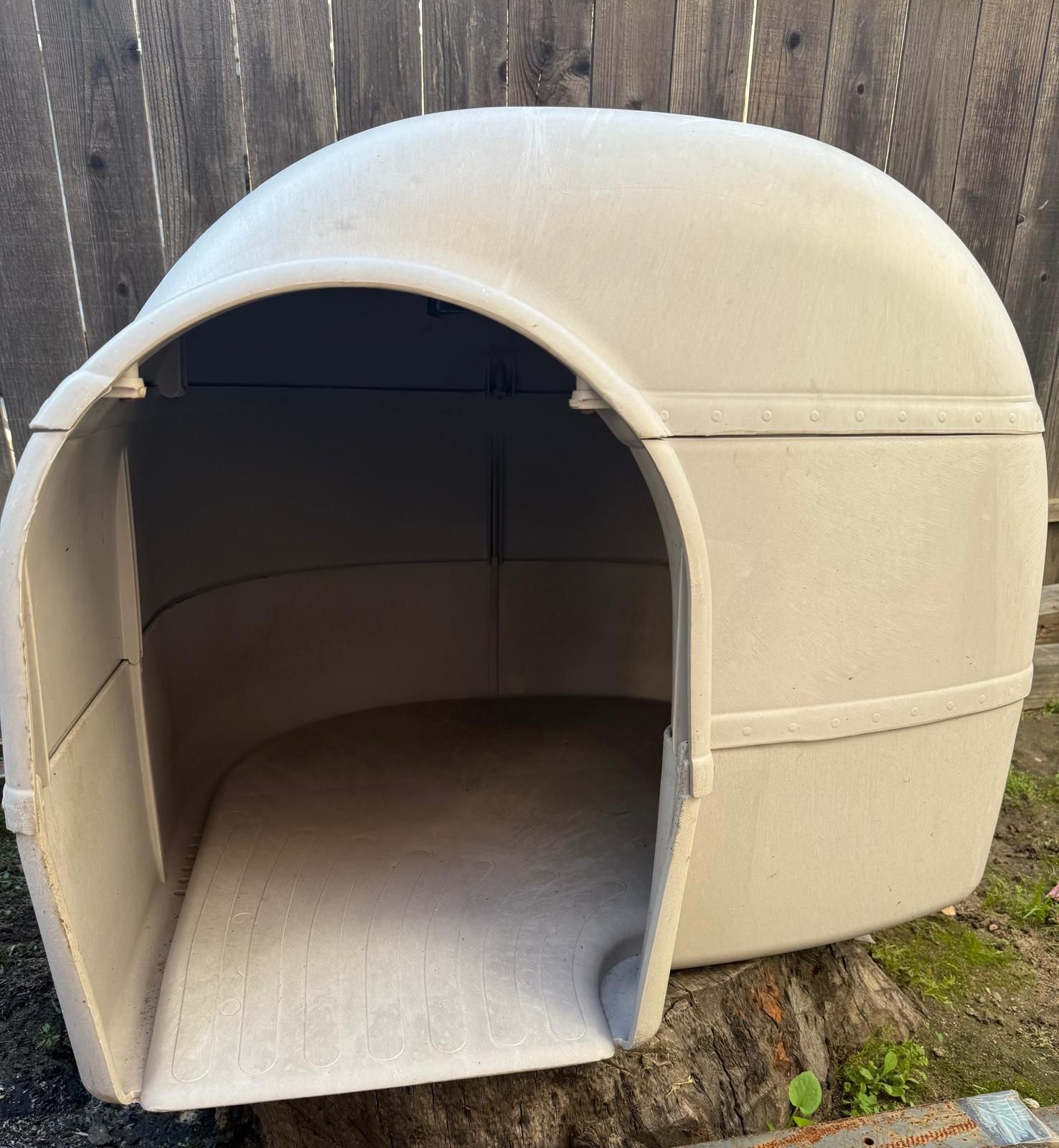 Outback Igloo Dog House