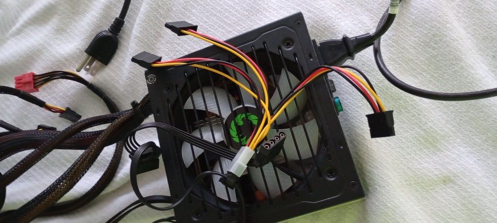 600Watt RGB PSU Semi Modular 