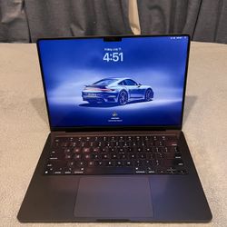 M3 Macbook Pro 1 Tb SSD 18gb RAM