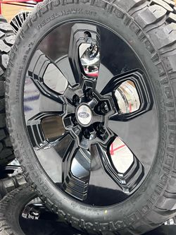 22x9 Oem ford wheel Expedition  Ford f150  6x135mm Last set  Oem  Wheel exchange $995 rims only   ——$1999 package cash carry  Come w 33x1250x22”  We f