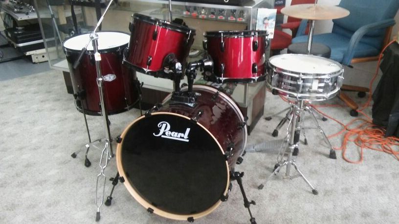 5 piece. pearl drums