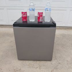 MINI FRIDGE 18X18X18  BLACK & SILVER